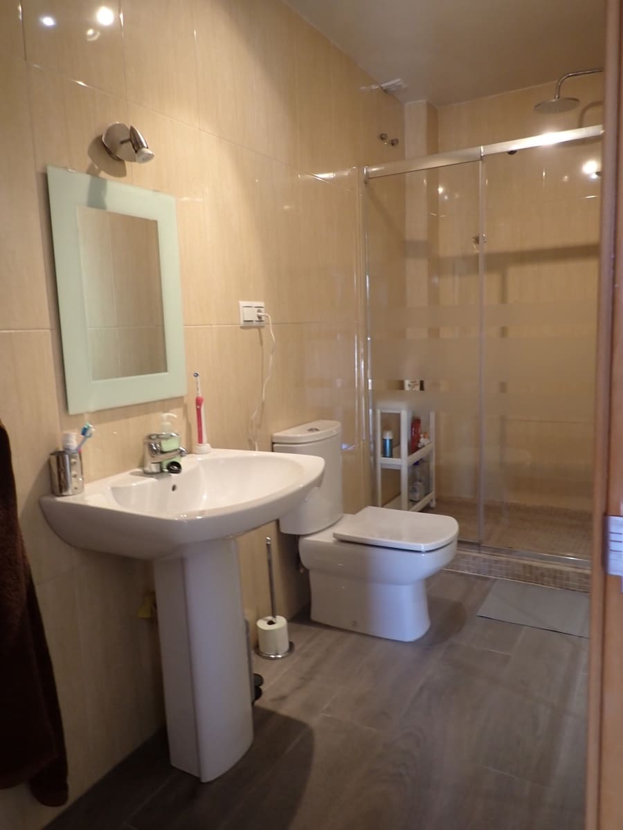 3 makuuhuone Omakotitalo myytävänä paikassa Albunol mukana uima-altaan 
autotalli - 135 000 € (Ref: 9525561)