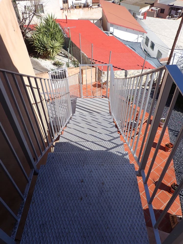 3 makuuhuone Omakotitalo myytävänä paikassa Albunol mukana uima-altaan 
autotalli - 135 000 € (Ref: 9525561)