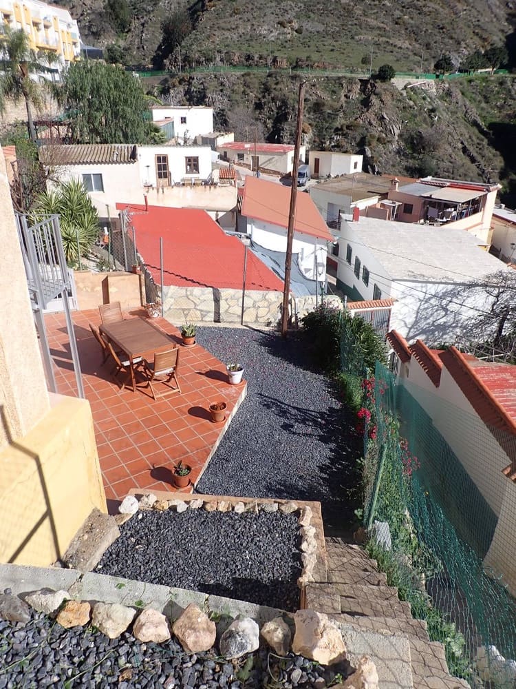 3 makuuhuone Omakotitalo myytävänä paikassa Albunol mukana uima-altaan 
autotalli - 135 000 € (Ref: 9525561)