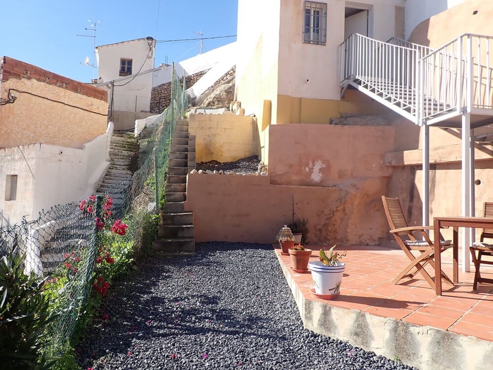 3 makuuhuone Omakotitalo myytävänä paikassa Albunol mukana uima-altaan 
autotalli - 135 000 € (Ref: 9525561)