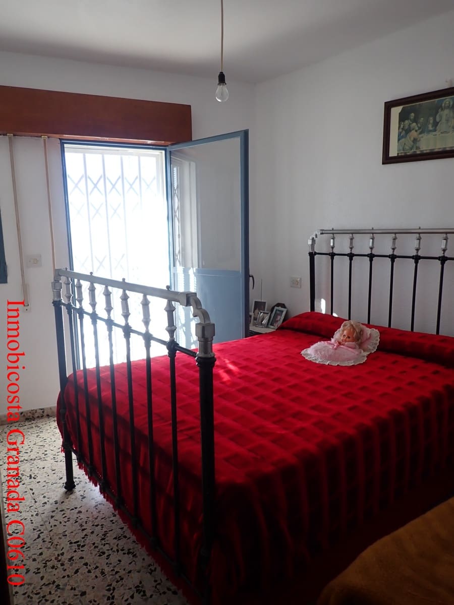 3 soveværelse Byhus til salg i Albondon med garage - € 85.000 (Ref: 9606570)