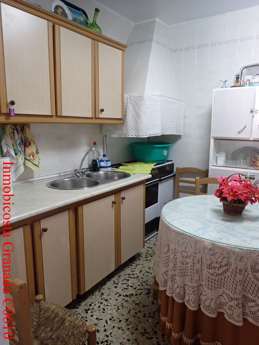 3 soveværelse Byhus til salg i Albondon med garage - € 85.000 (Ref: 9606570)