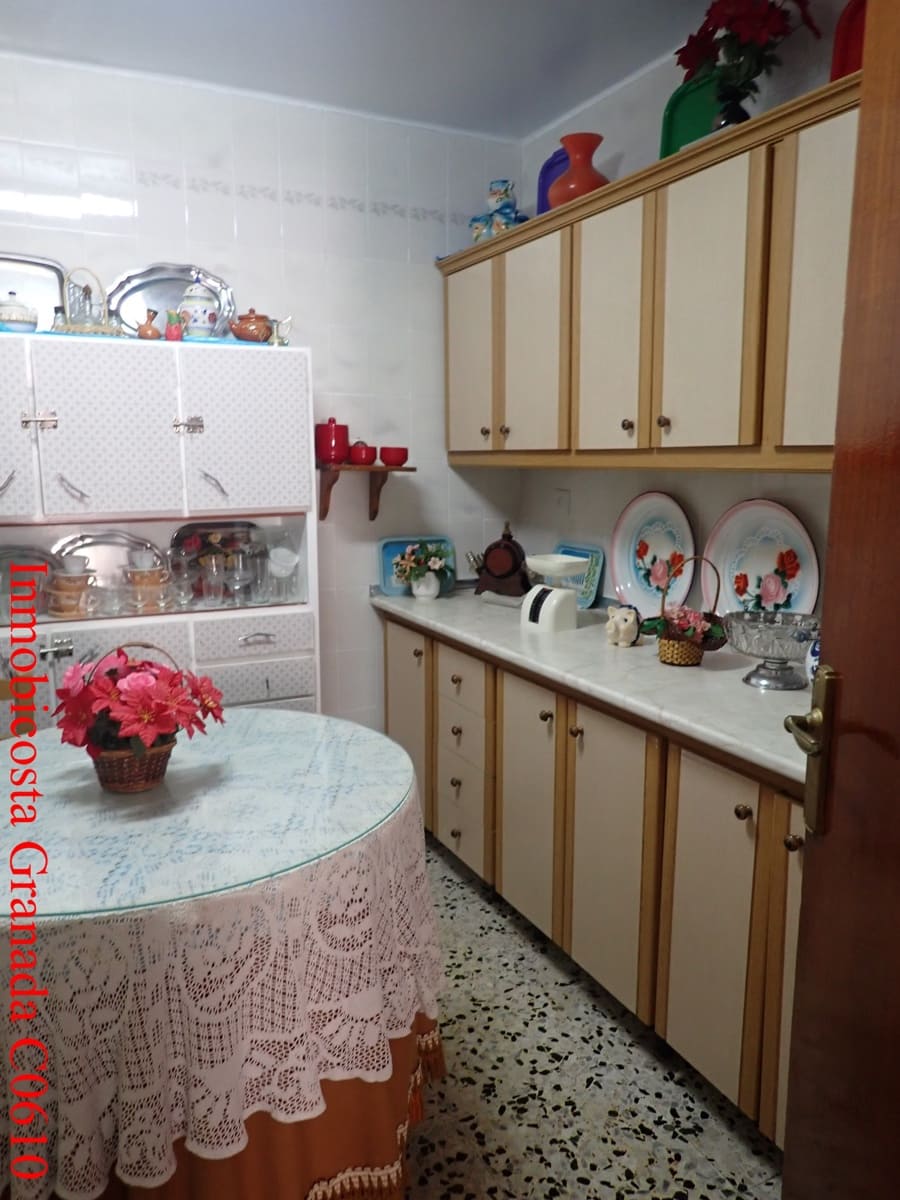 3 soveværelse Byhus til salg i Albondon med garage - € 85.000 (Ref: 9606570)