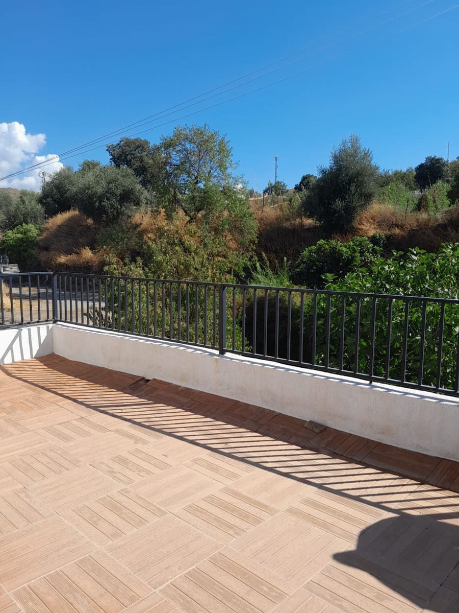 2 soveværelse Byhus til salg i Cadiar med garage - € 55.000 (Ref: 9610186)