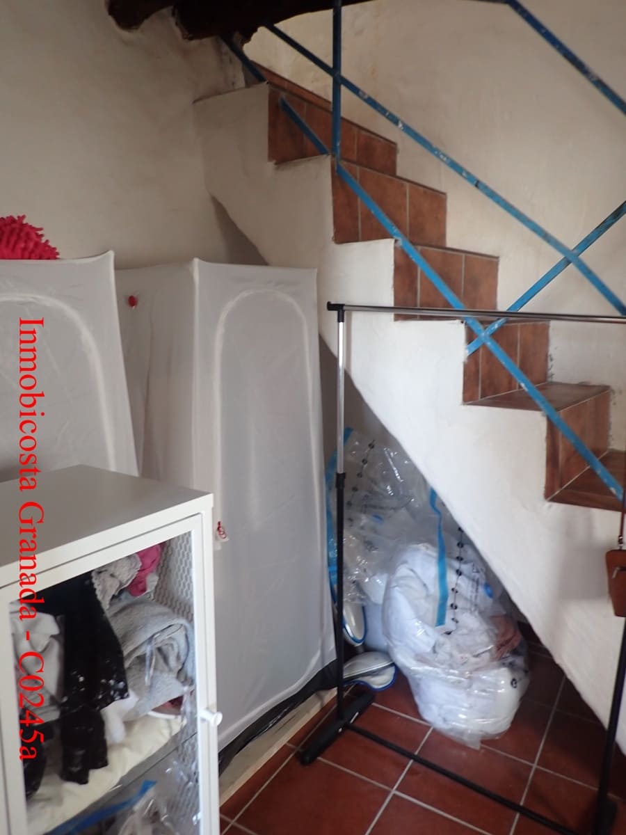 2 makuuhuone Omakotitalo myytävänä paikassa Albondon - 30 000 € (Ref: 9628366)