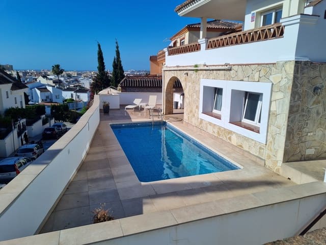 4 makuuhuone Huvila myytävänä paikassa Mijas Costa, Mijas mukana uima-altaan 
autotalli - 599 000 € (Ref: 6419820)