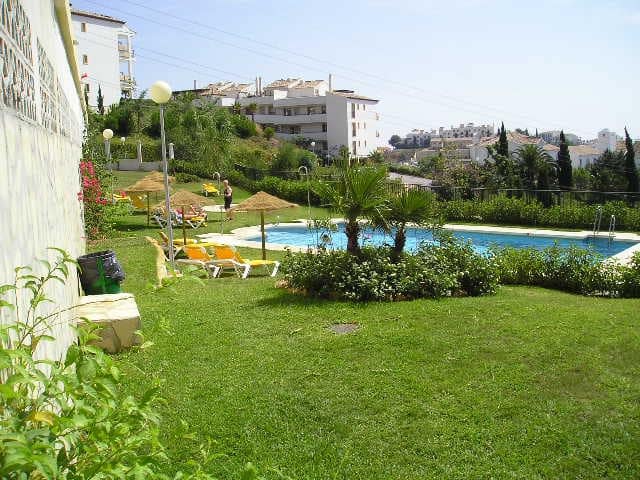 2 chambre Appartement à vendre à Riviera del Sol avec piscine garage - 288 000 € (Ref: 873131)