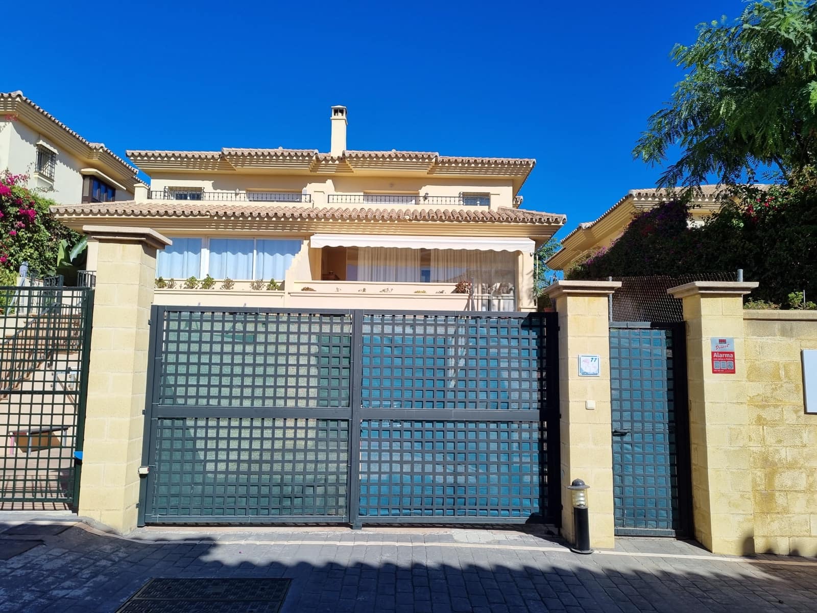 4 soveværelse Semi-Rækkehus til salg i Mijas Costa med swimmingpool garage - € 549.000 (Ref: 9340010)