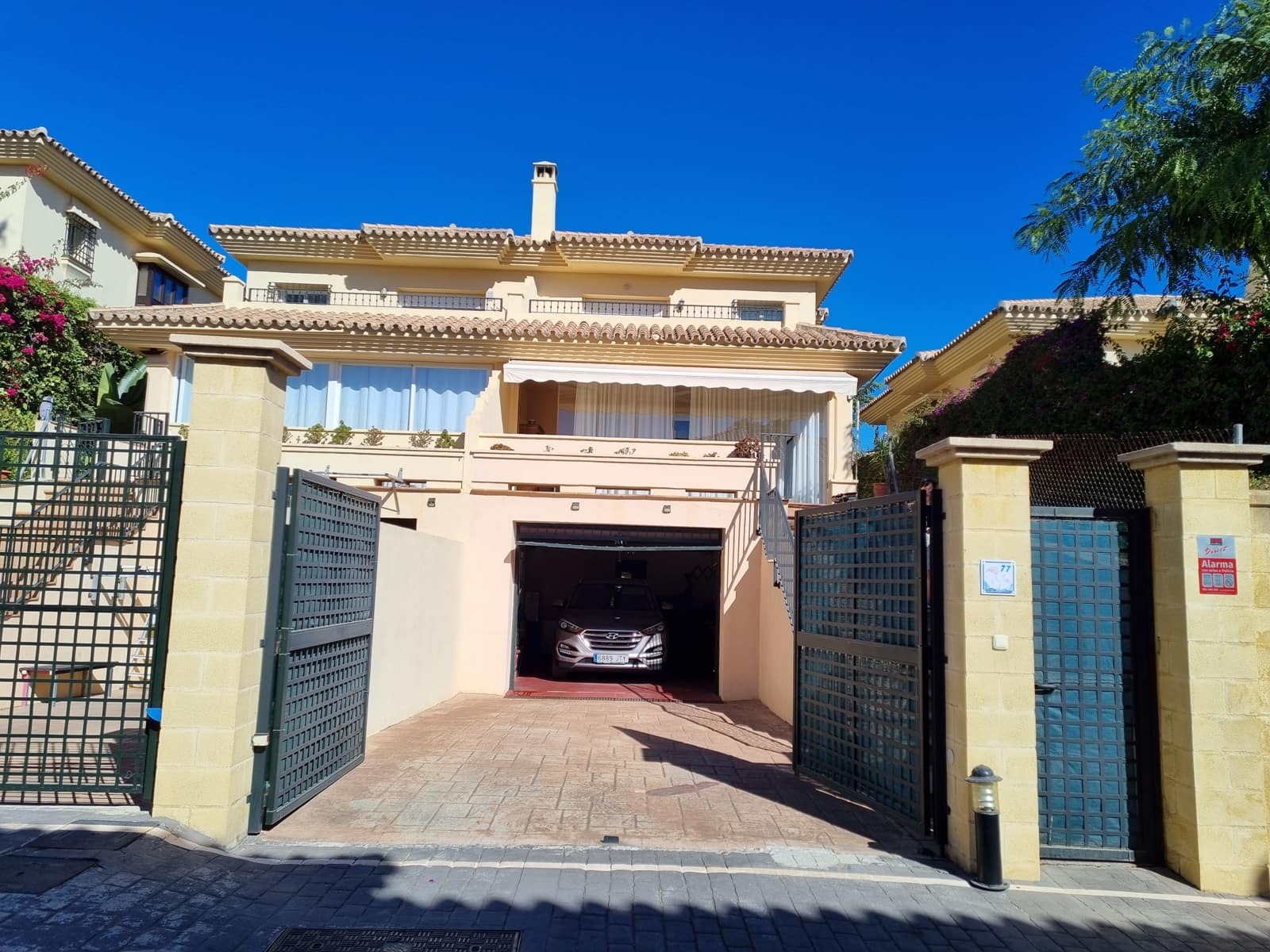 4 soveværelse Semi-Rækkehus til salg i Mijas Costa med swimmingpool garage - € 549.000 (Ref: 9340010)