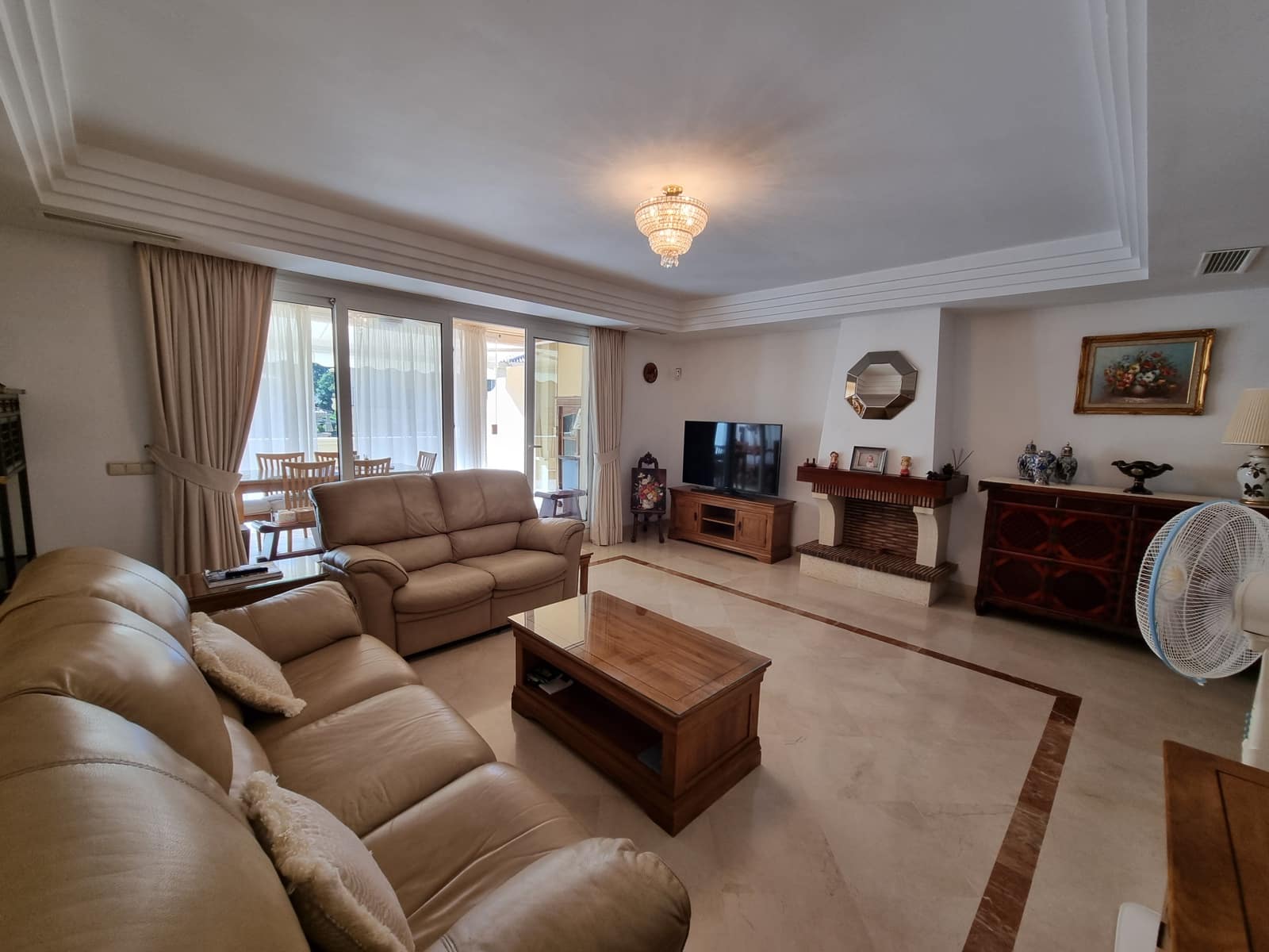 4 soveværelse Semi-Rækkehus til salg i Mijas Costa med swimmingpool garage - € 549.000 (Ref: 9340010)