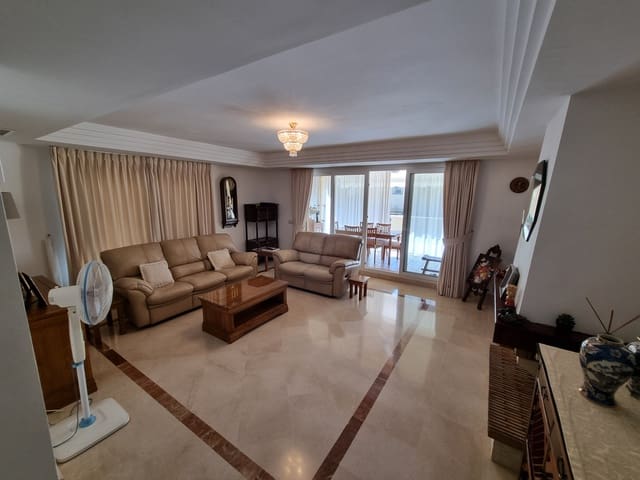 4 soveværelse Semi-Rækkehus til salg i Riviera del Sol, Mijas med swimmingpool garage - € 549.000 (Ref: 9340010)