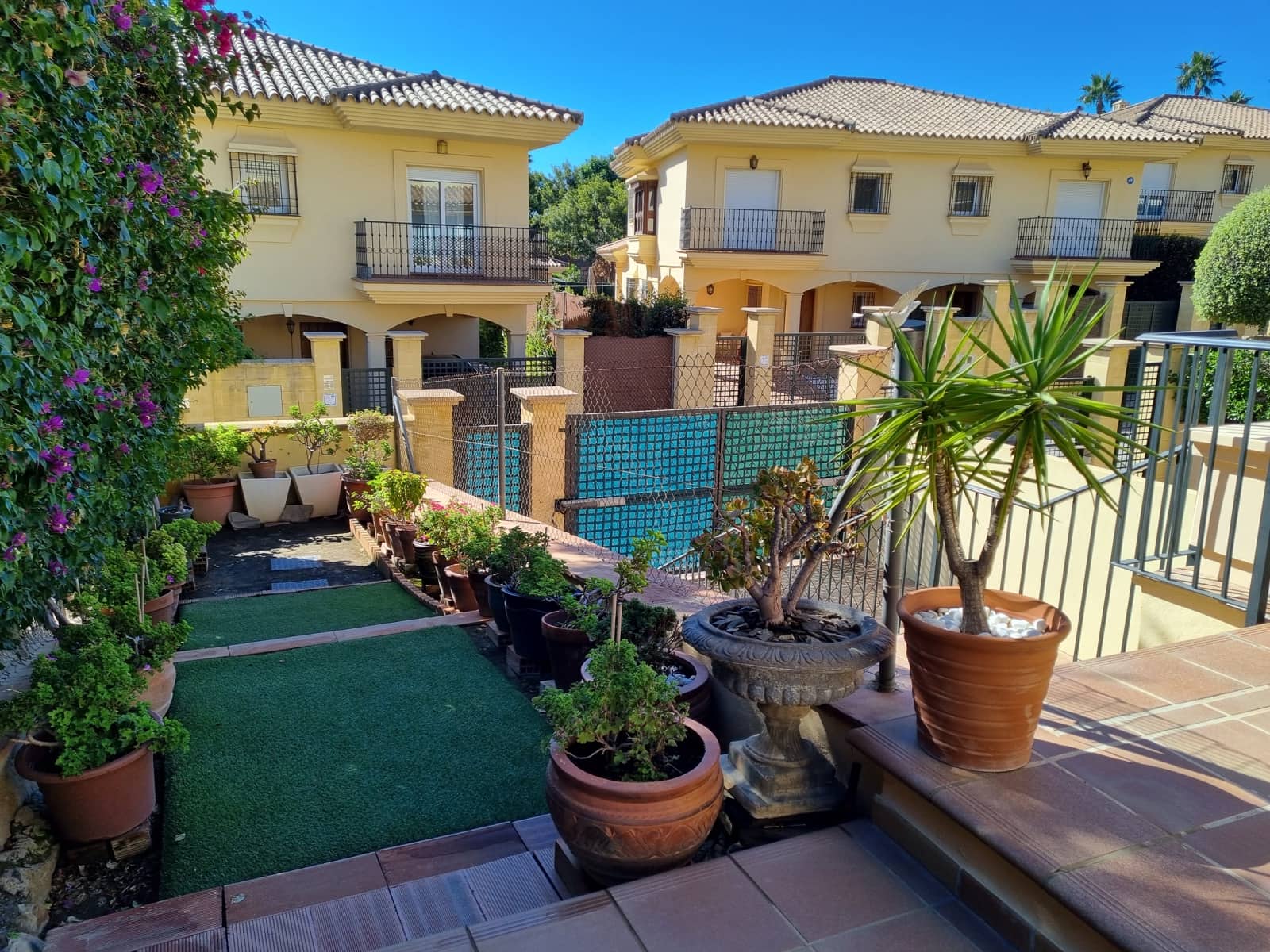 4 soveværelse Semi-Rækkehus til salg i Mijas Costa med swimmingpool garage - € 549.000 (Ref: 9340010)