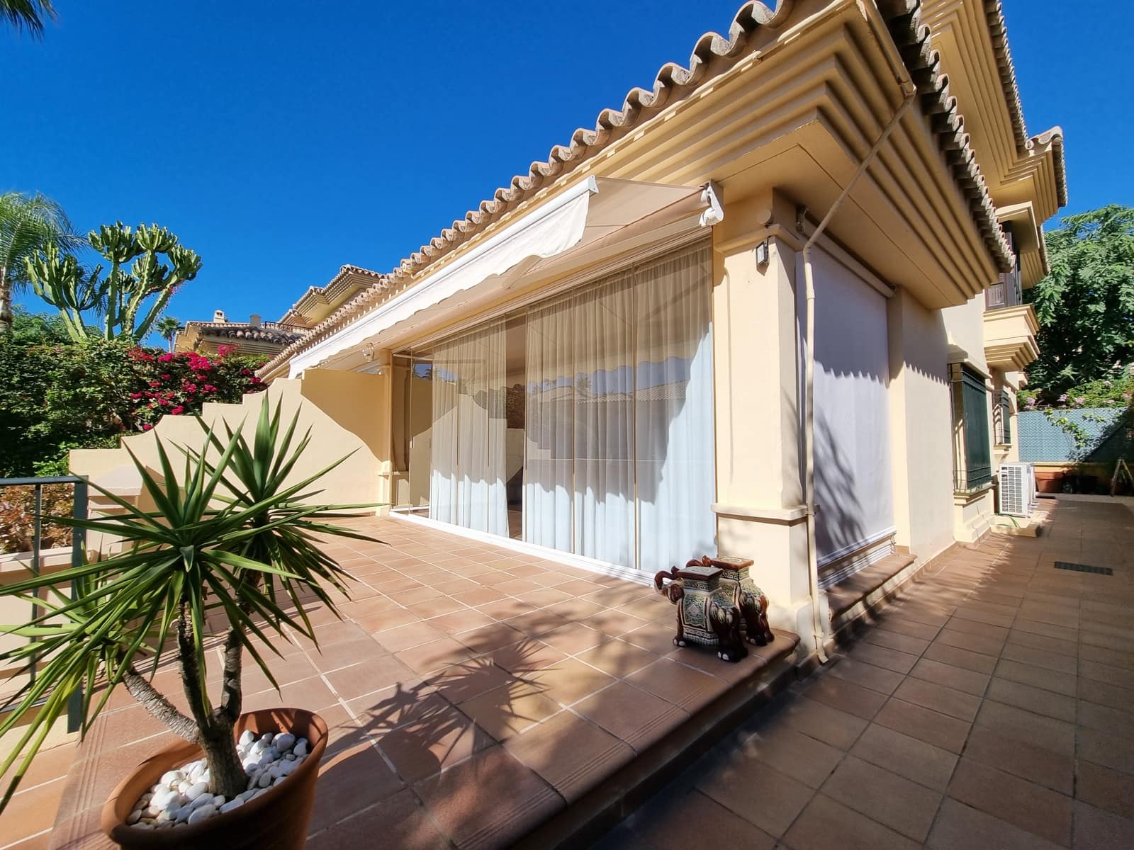 4 soveværelse Semi-Rækkehus til salg i Mijas Costa med swimmingpool garage - € 549.000 (Ref: 9340010)
