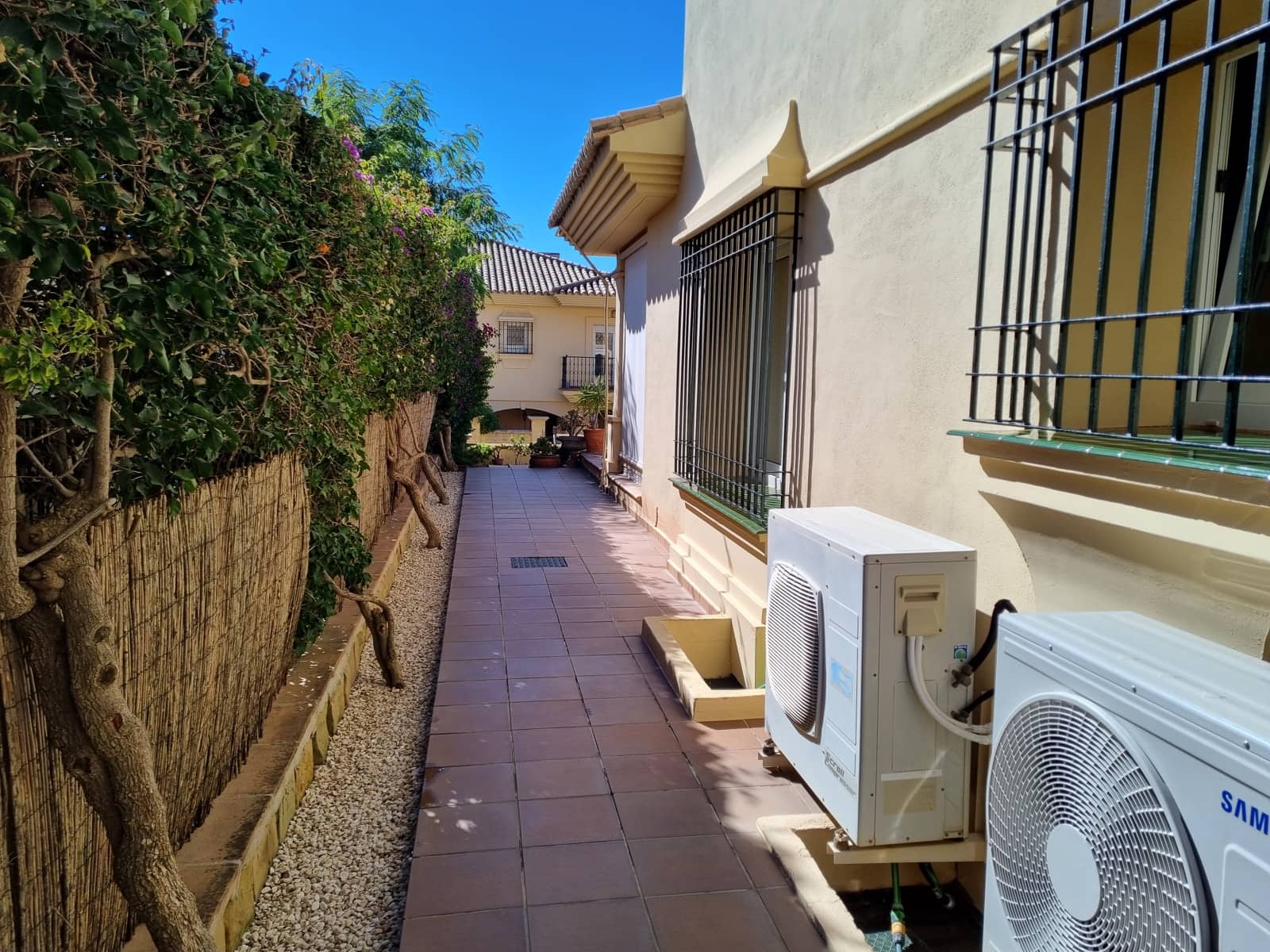 4 soveværelse Semi-Rækkehus til salg i Mijas Costa med swimmingpool garage - € 549.000 (Ref: 9340010)