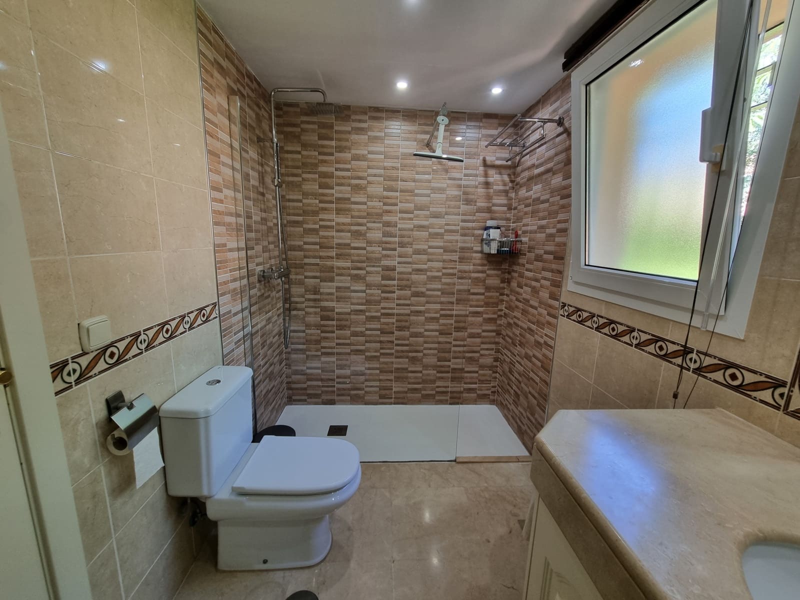 4 soveværelse Semi-Rækkehus til salg i Mijas Costa med swimmingpool garage - € 549.000 (Ref: 9340010)