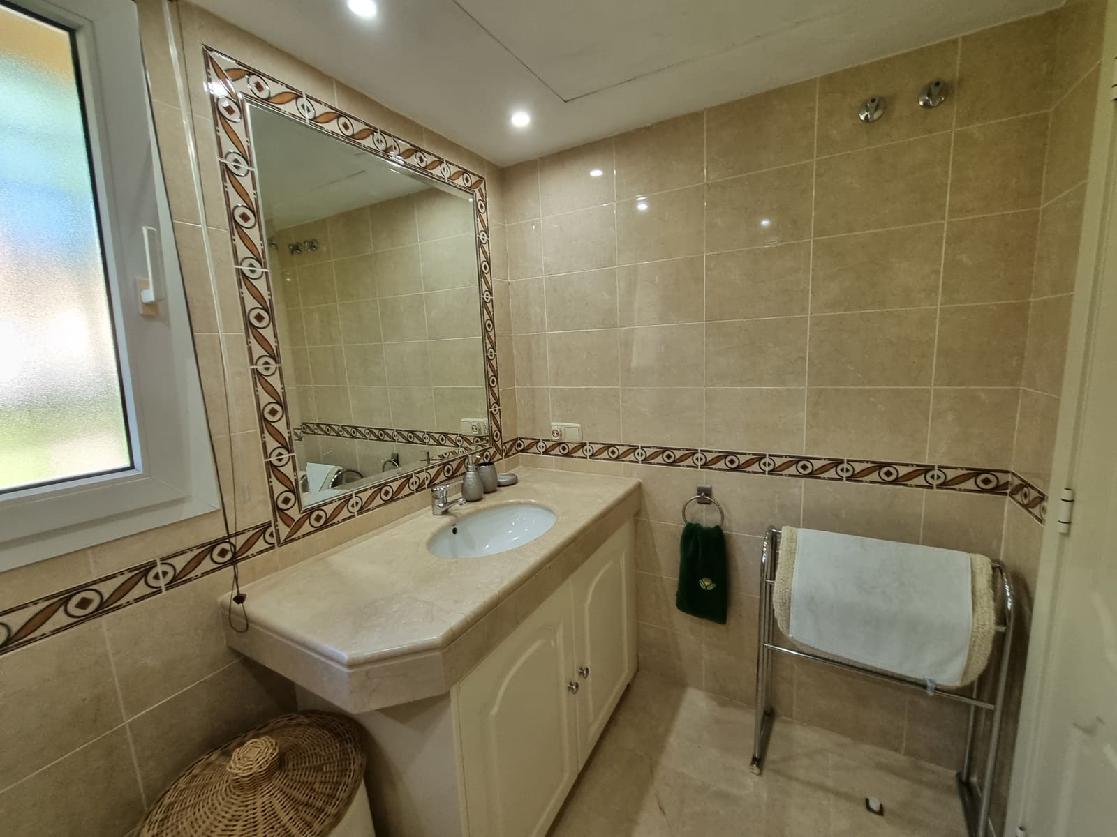 4 soveværelse Semi-Rækkehus til salg i Mijas Costa med swimmingpool garage - € 549.000 (Ref: 9340010)