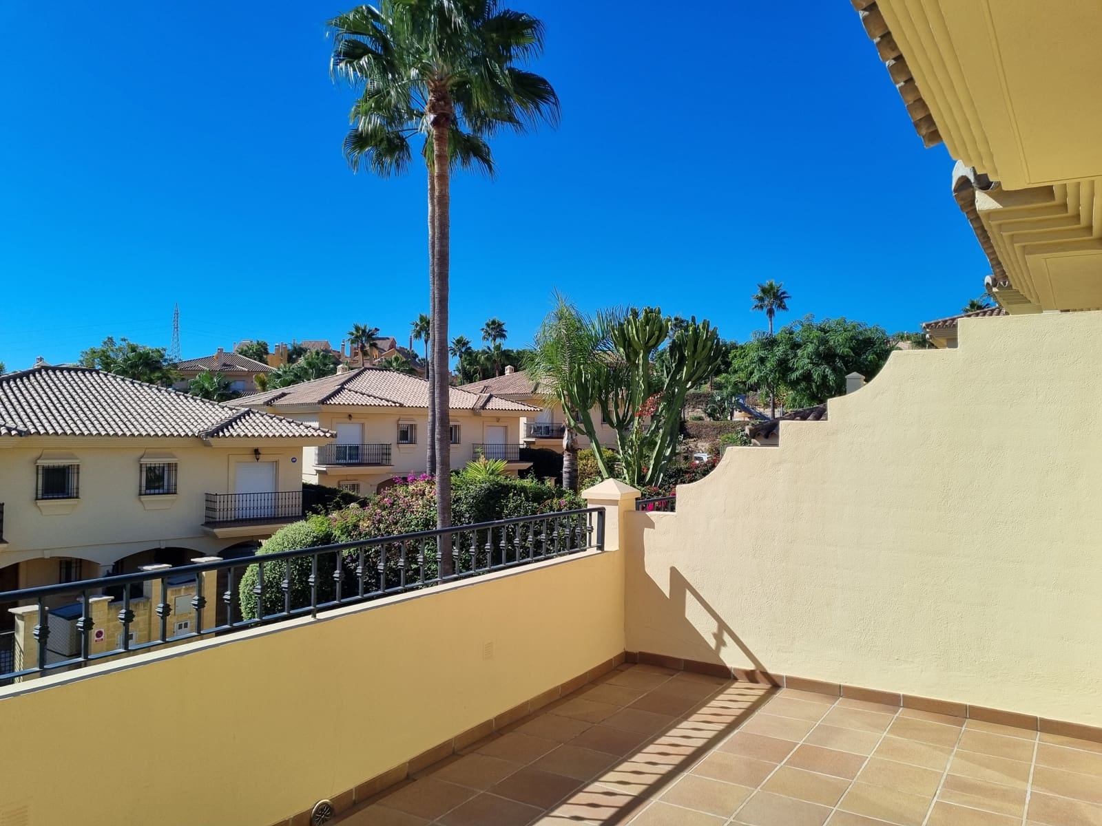 4 soveværelse Semi-Rækkehus til salg i Mijas Costa med swimmingpool garage - € 549.000 (Ref: 9340010)