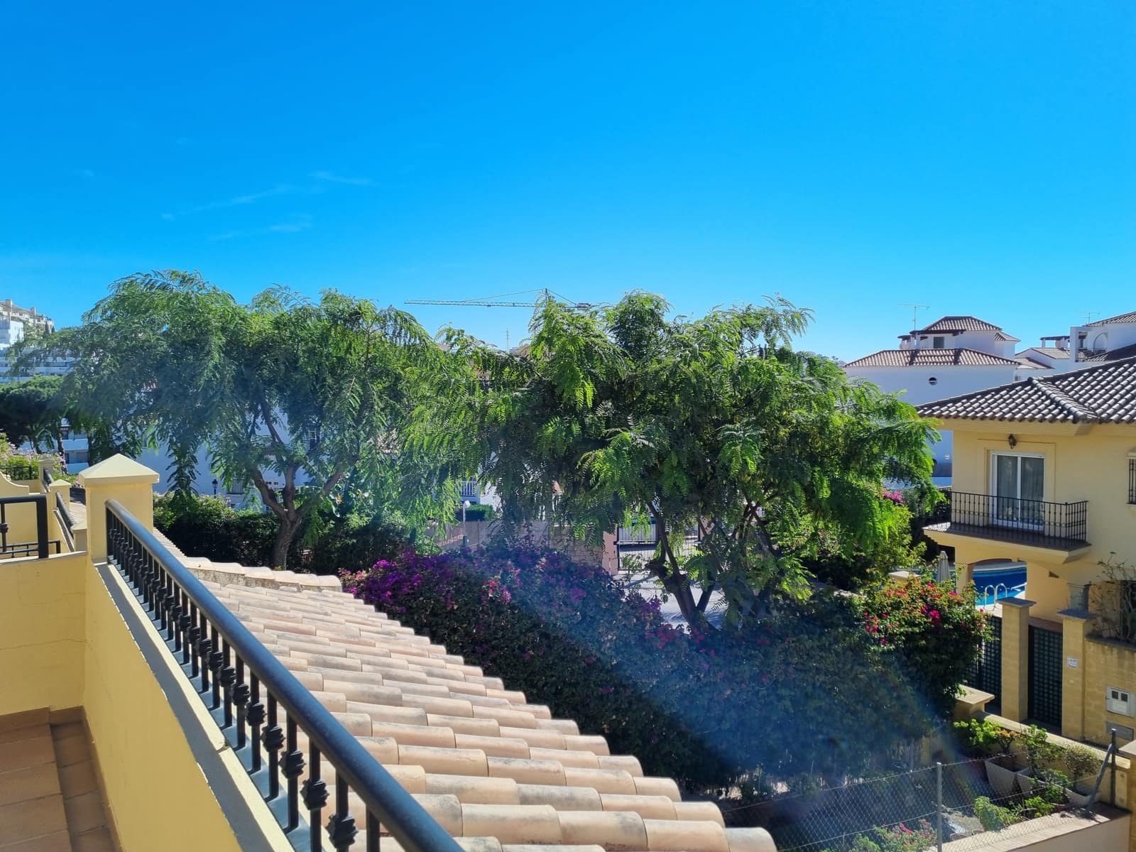 4 soveværelse Semi-Rækkehus til salg i Mijas Costa med swimmingpool garage - € 549.000 (Ref: 9340010)