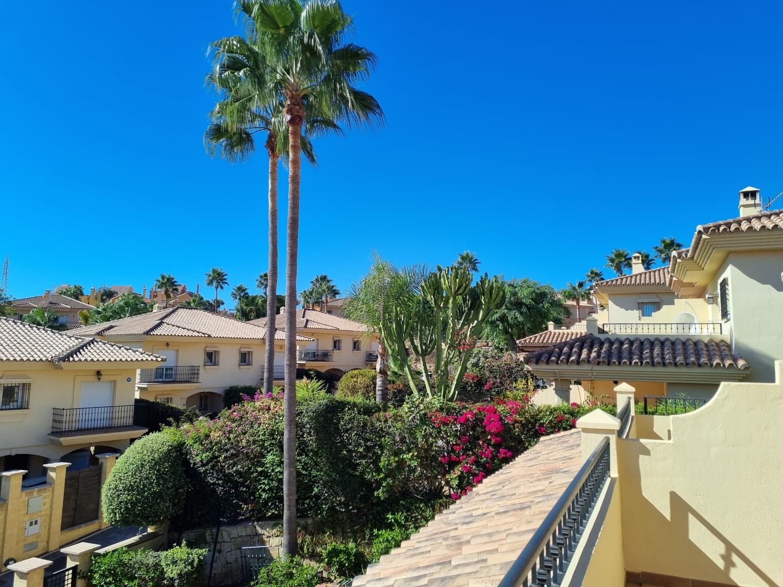 4 soveværelse Semi-Rækkehus til salg i Mijas Costa med swimmingpool garage - € 549.000 (Ref: 9340010)