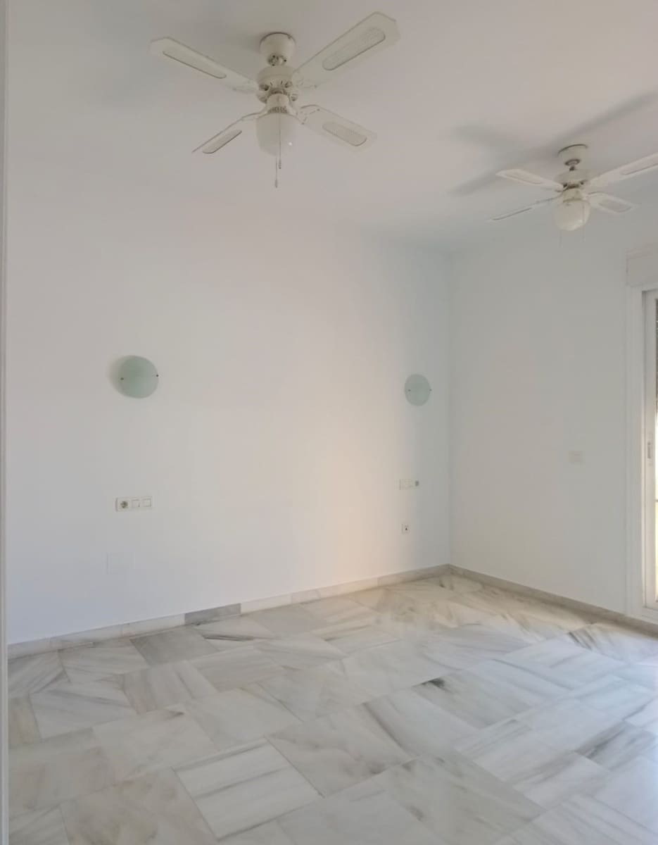 3 soveværelse Semi-Rækkehus til salg i Mijas Costa med swimmingpool - € 399.000 (Ref: 9699933)