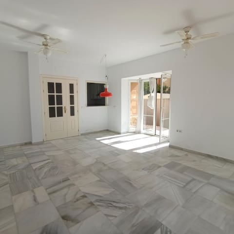 3 soveværelse Semi-Rækkehus til salg i Riviera del Sol, Mijas med swimmingpool - € 399.000 (Ref: 9699933)