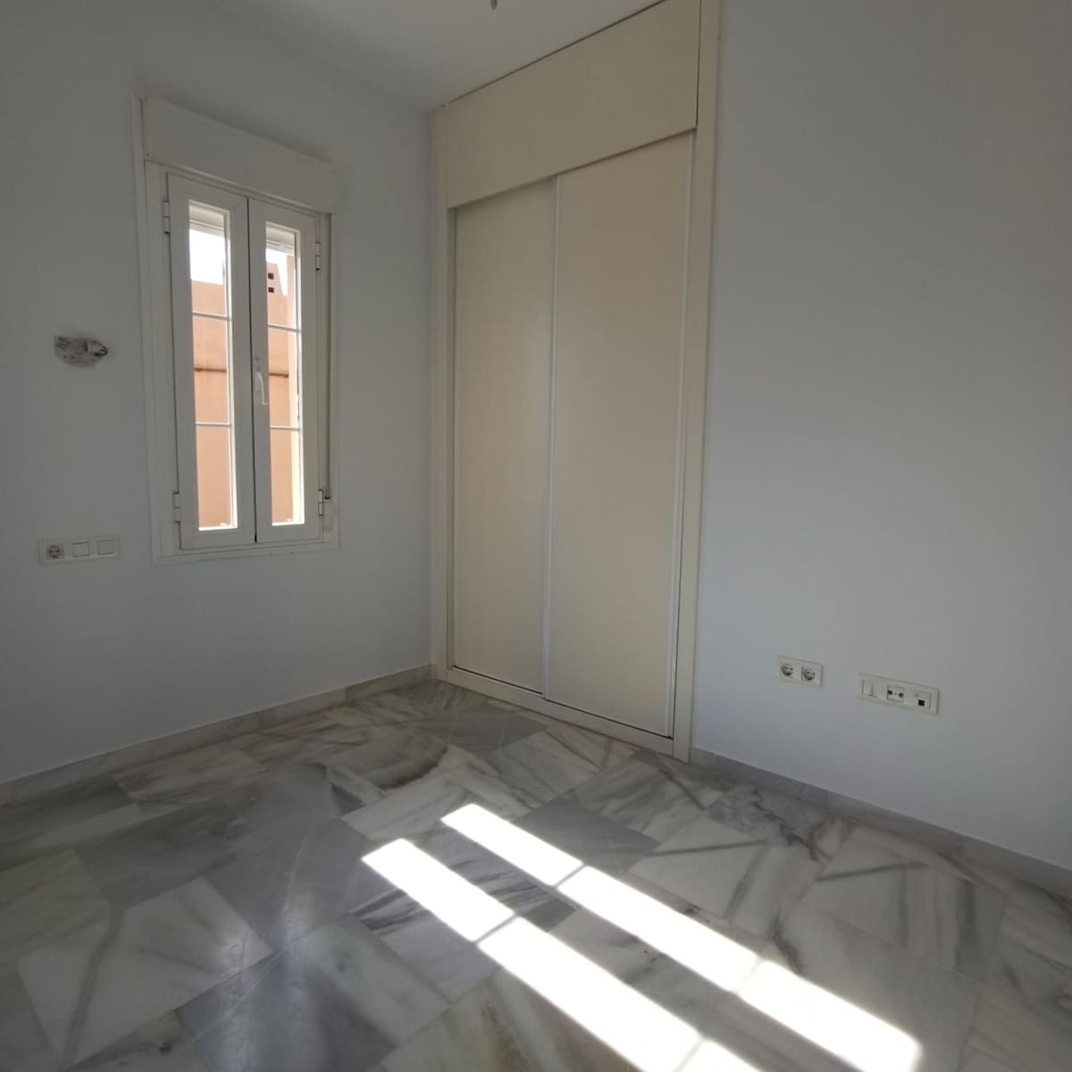 3 soveværelse Semi-Rækkehus til salg i Mijas Costa med swimmingpool - € 399.000 (Ref: 9699933)