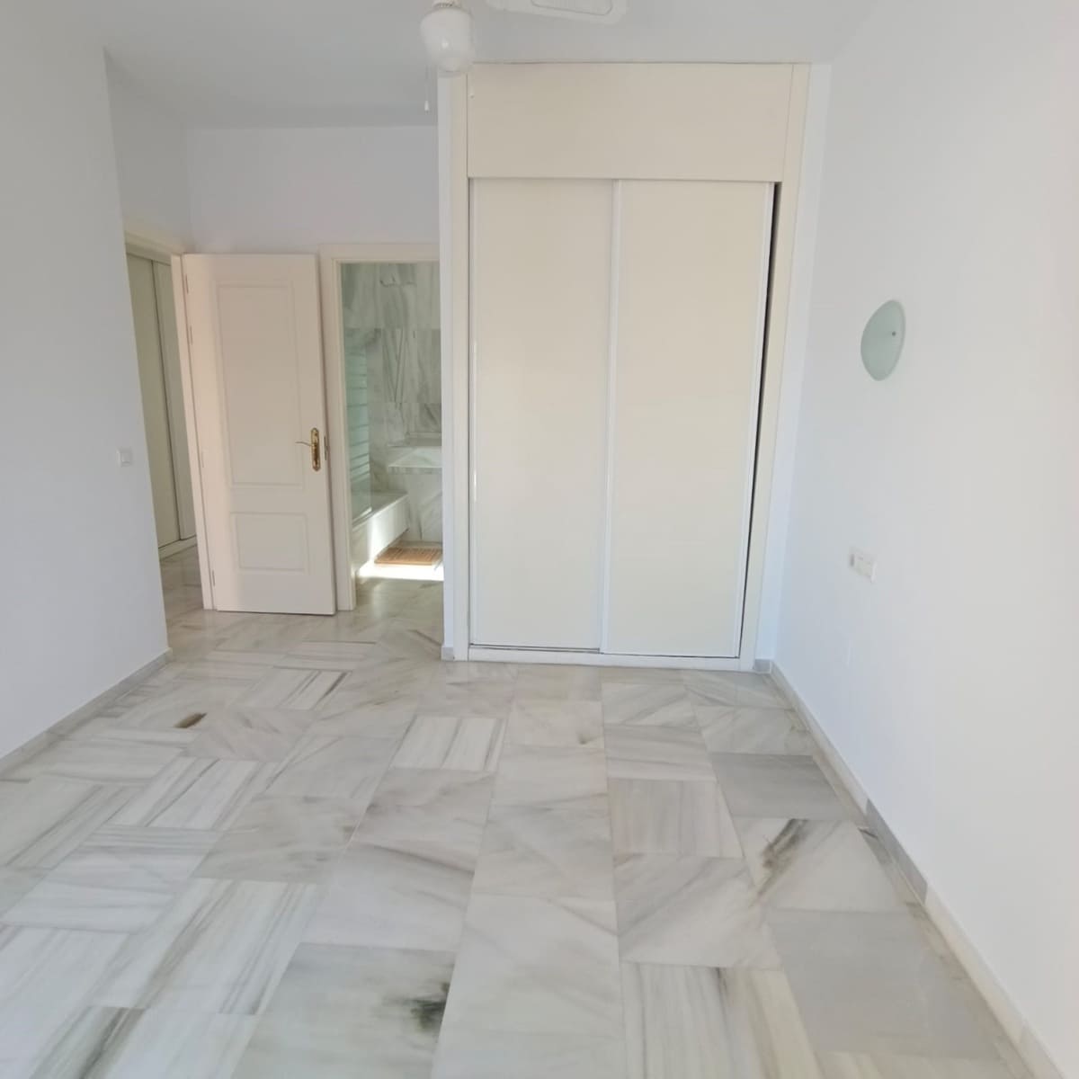 3 soveværelse Semi-Rækkehus til salg i Mijas Costa med swimmingpool - € 399.000 (Ref: 9699933)