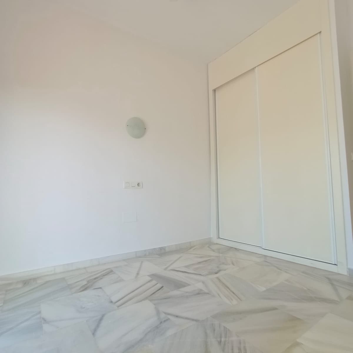 3 soveværelse Semi-Rækkehus til salg i Mijas Costa med swimmingpool - € 399.000 (Ref: 9699933)