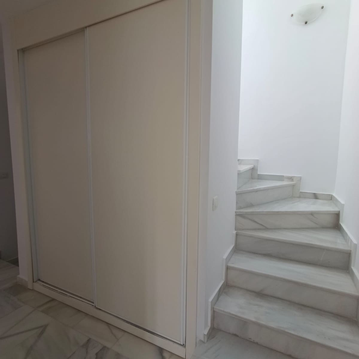 3 soveværelse Semi-Rækkehus til salg i Mijas Costa med swimmingpool - € 399.000 (Ref: 9699933)