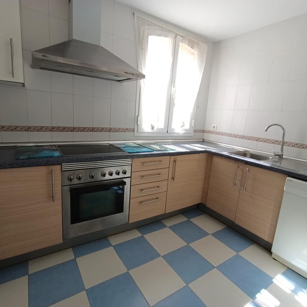 3 soveværelse Semi-Rækkehus til salg i Mijas Costa med swimmingpool - € 399.000 (Ref: 9699933)