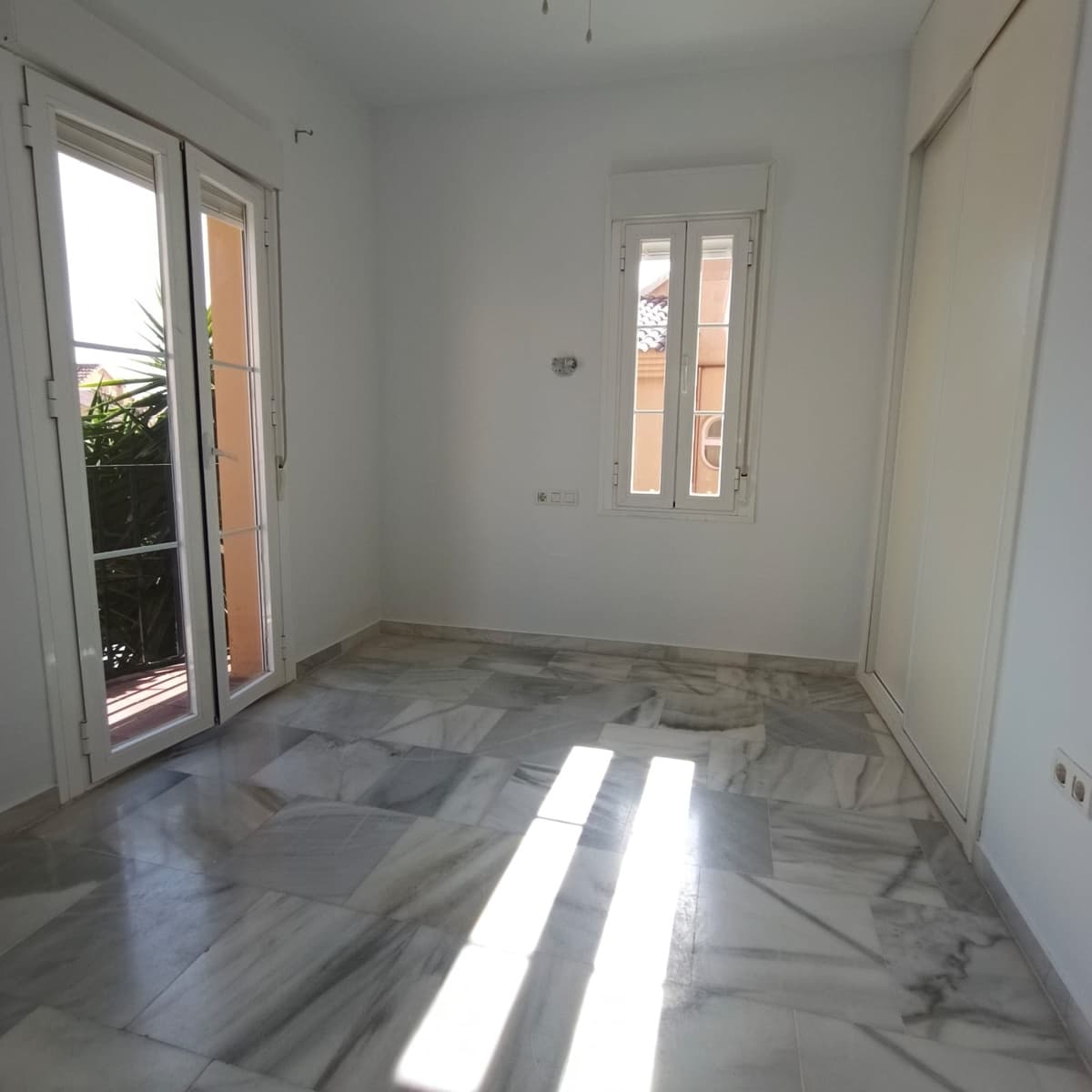 3 soveværelse Semi-Rækkehus til salg i Mijas Costa med swimmingpool - € 399.000 (Ref: 9699933)