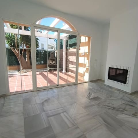 3 soveværelse Semi-Rækkehus til salg i Riviera del Sol, Mijas med swimmingpool - € 399.000 (Ref: 9699933)