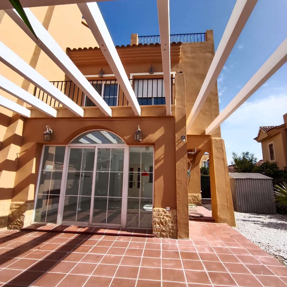 3 soveværelse Semi-Rækkehus til salg i Mijas Costa med swimmingpool - € 399.000 (Ref: 9699933)