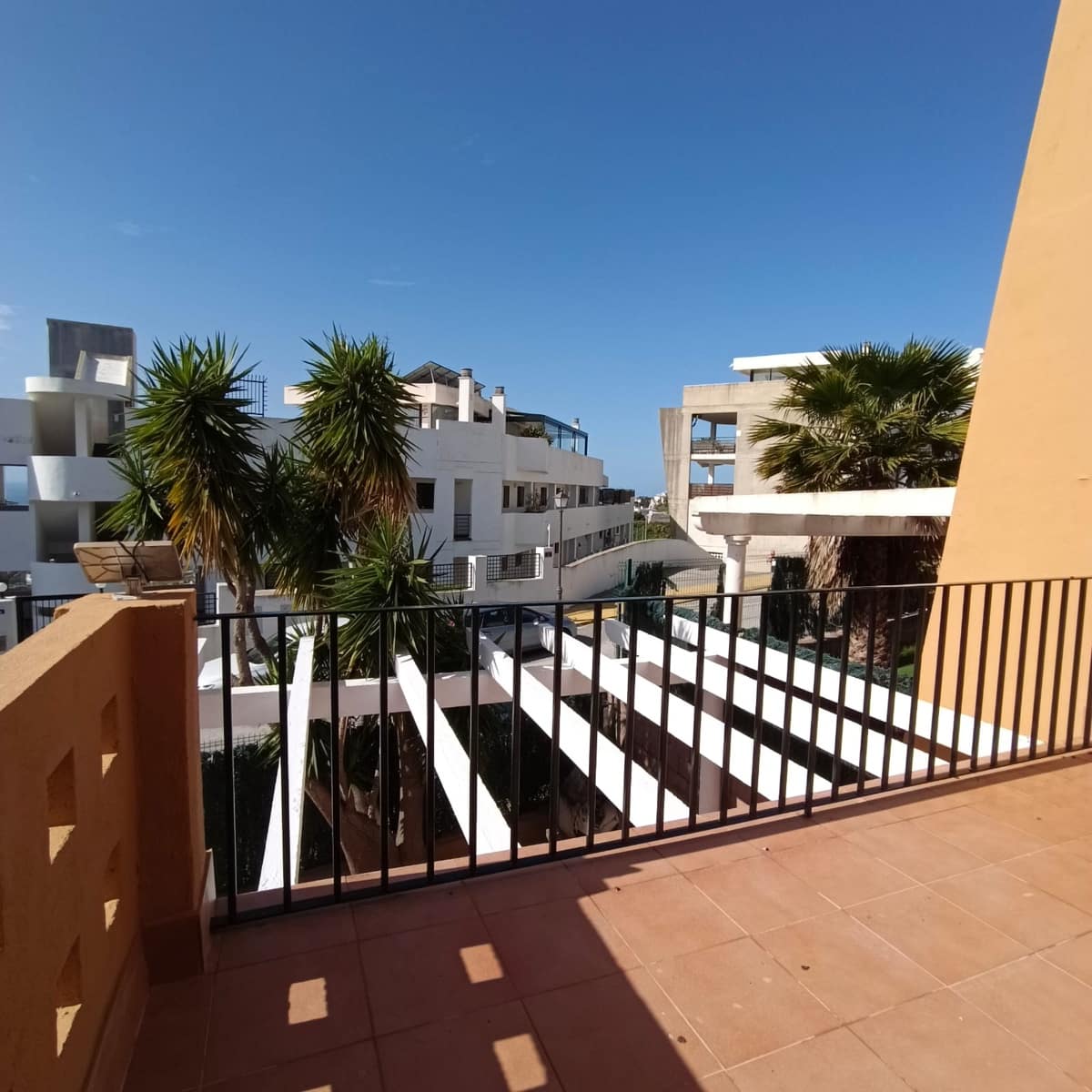 3 soveværelse Semi-Rækkehus til salg i Mijas Costa med swimmingpool - € 399.000 (Ref: 9699933)