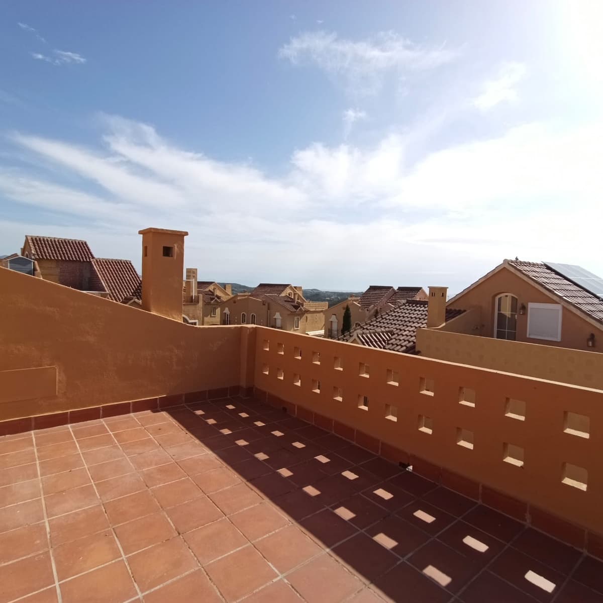 3 soveværelse Semi-Rækkehus til salg i Mijas Costa med swimmingpool - € 399.000 (Ref: 9699933)