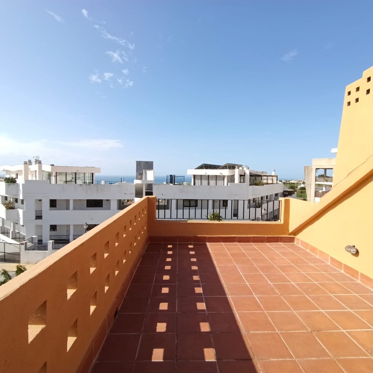 3 soveværelse Semi-Rækkehus til salg i Mijas Costa med swimmingpool - € 399.000 (Ref: 9699933)