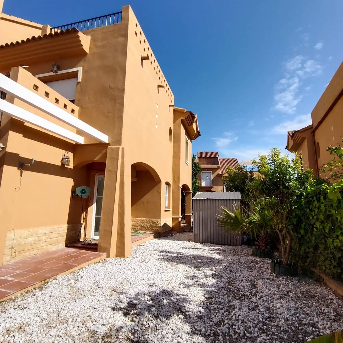 3 soveværelse Semi-Rækkehus til salg i Mijas Costa med swimmingpool - € 399.000 (Ref: 9699933)