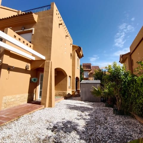 3 soveværelse Semi-Rækkehus til salg i Riviera del Sol, Mijas med swimmingpool - € 399.000 (Ref: 9699933)