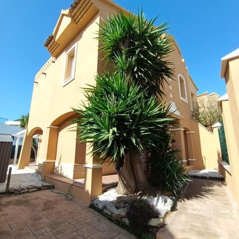 3 soveværelse Semi-Rækkehus til salg i Riviera del Sol, Mijas med swimmingpool - € 399.000 (Ref: 9699933)