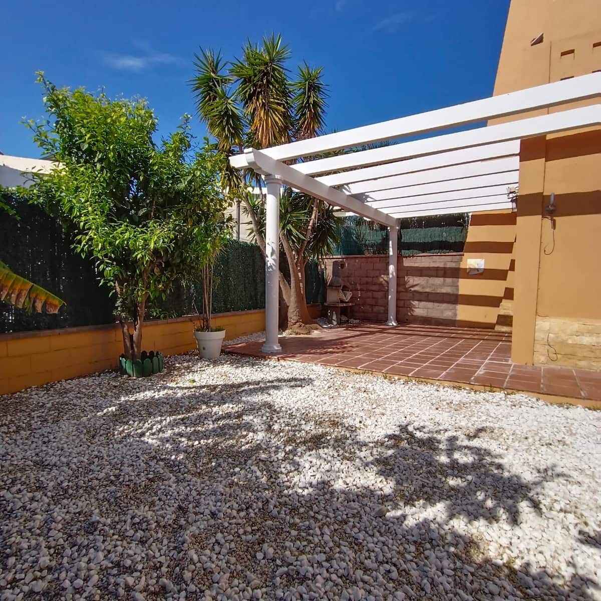 3 soveværelse Semi-Rækkehus til salg i Mijas Costa med swimmingpool - € 399.000 (Ref: 9699933)