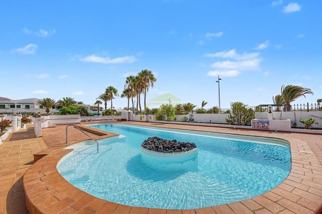 2 chambre Villa/Maison à vendre à Puerto del Carmen, Tías avec piscine - 395 000 € (Ref: 10002567)