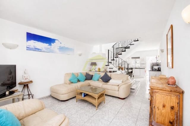 2 chambre Villa/Maison à vendre à Puerto del Carmen, Tías avec piscine - 395 000 € (Ref: 10002567)