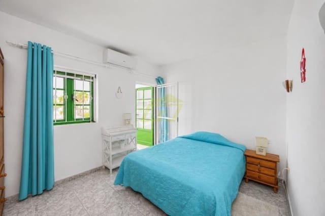 2 chambre Villa/Maison à vendre à Puerto del Carmen, Tías avec piscine - 395 000 € (Ref: 10002567)