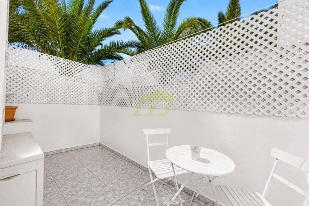2 chambre Villa/Maison à vendre à Puerto del Carmen avec piscine - 395 000 € (Ref: 10002567)