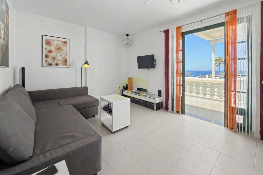 1 bedroom Apartment for sale in Puerto del Carmen with pool - € 249,000 (Ref: 10008250)