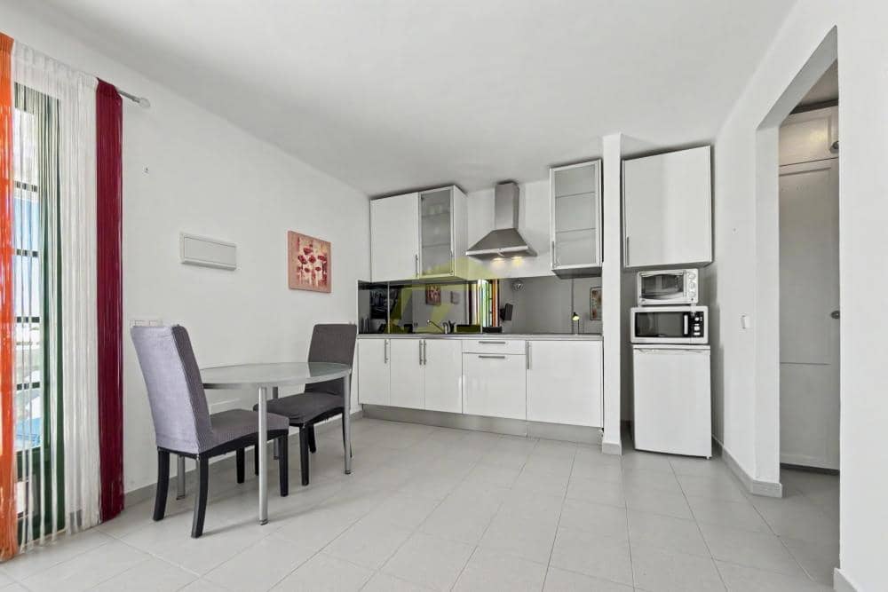 1 bedroom Apartment for sale in Puerto del Carmen with pool - € 249,000 (Ref: 10008250)