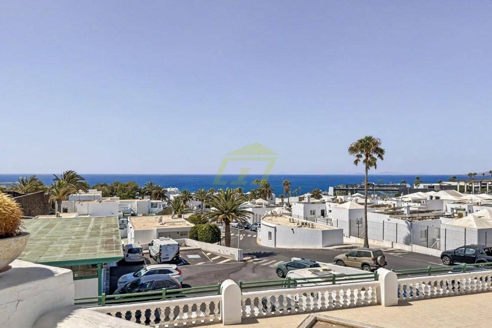 1 bedroom Apartment for sale in Puerto del Carmen with pool - € 249,000 (Ref: 10008250)