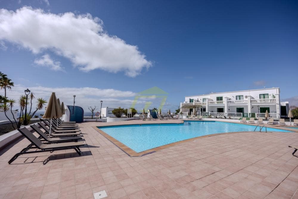 1 bedroom Apartment for sale in Puerto del Carmen with pool - € 249,000 (Ref: 10008250)