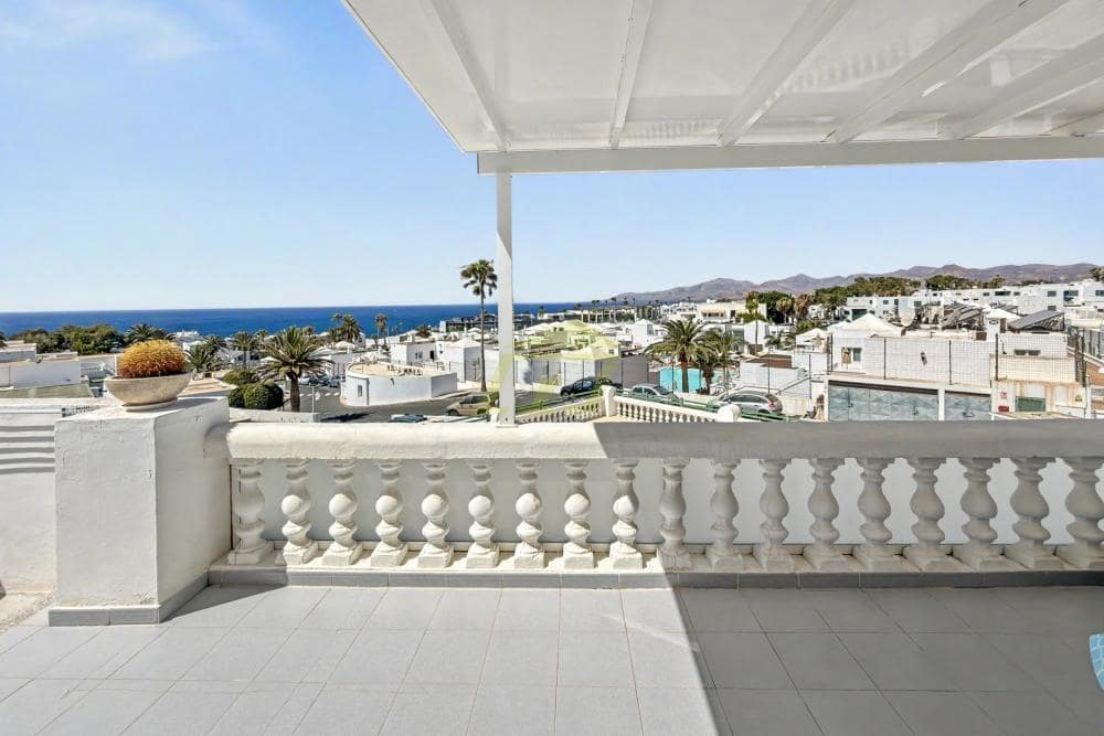 1 bedroom Apartment for sale in Puerto del Carmen with pool - € 249,000 (Ref: 10008250)