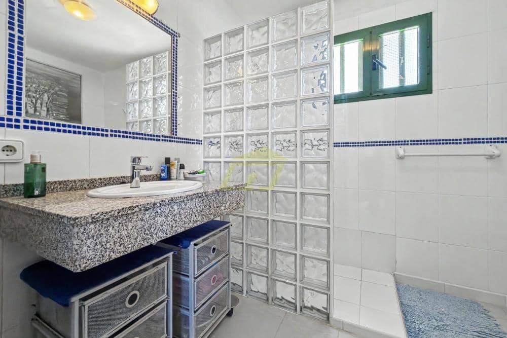 1 bedroom Apartment for sale in Puerto del Carmen with pool - € 249,000 (Ref: 10008250)
